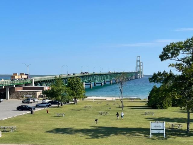Parkside Inn Bridgeview Mackinaw City Zewnętrze zdjęcie