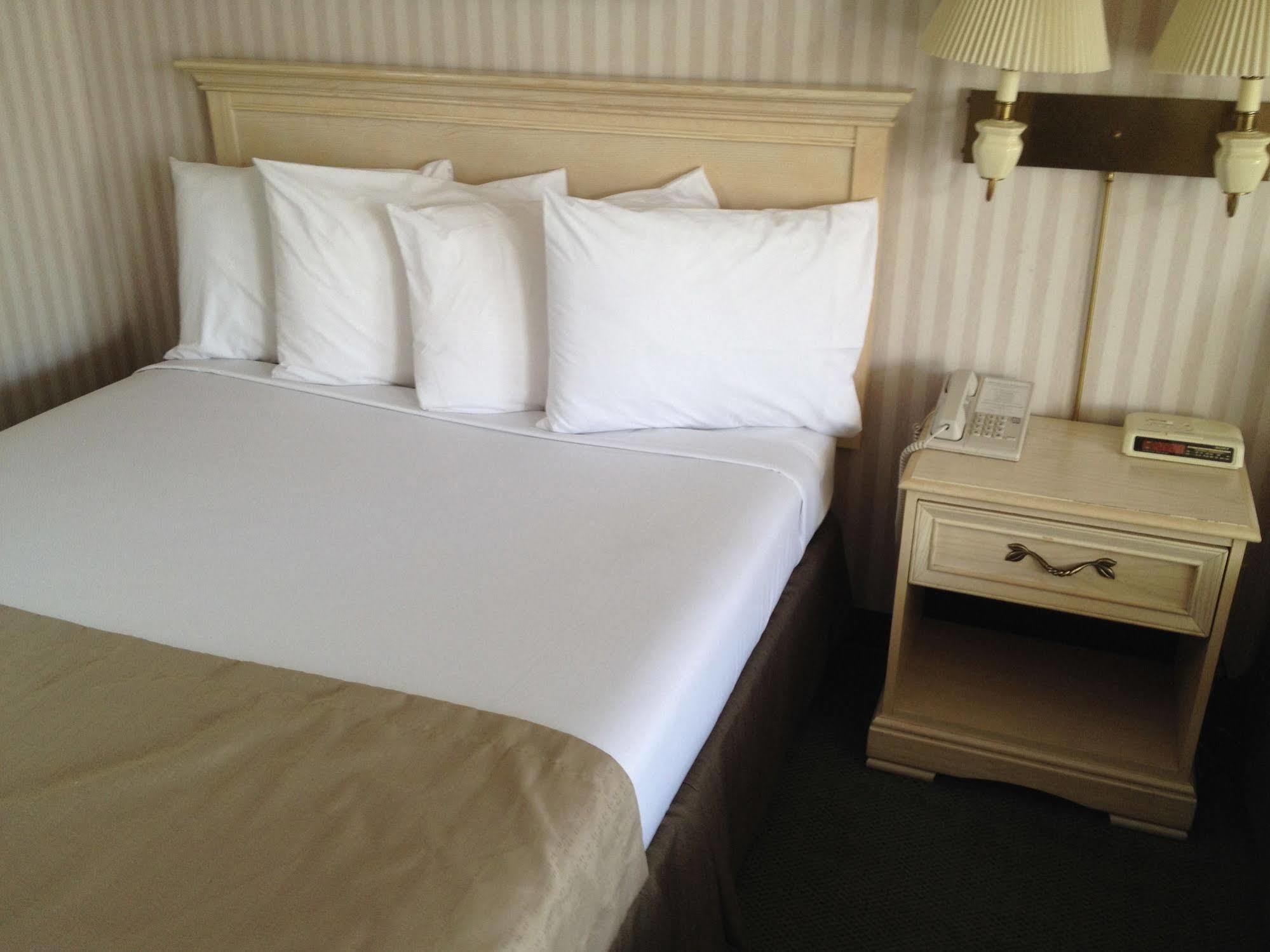 Parkside Inn Bridgeview Mackinaw City Zewnętrze zdjęcie